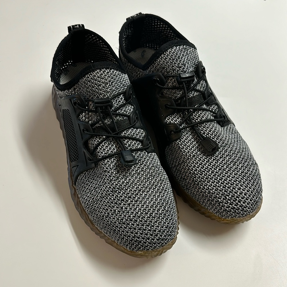 Men’s Indestructible Shoes US 9-9.5